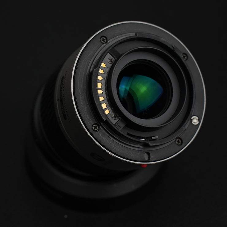 Minolta AF Zoom 28-80mm f/3.5-5.6 D: obiettivo autofocus versatile per fotocamere Sony A-mount, ideale per paesaggi, ritratti e scatti quotidiani.