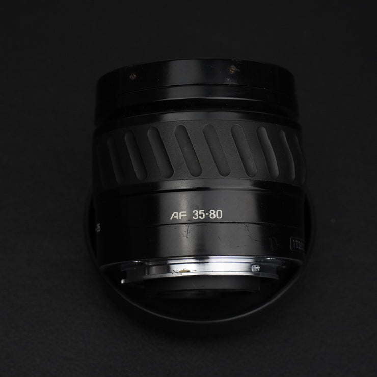 Minolta AF Zoom 35-80mm f/4-5.6: obiettivo autofocus versatile per fotocamere Sony A-mount, ideale per paesaggi, ritratti e scatti quotidiani.