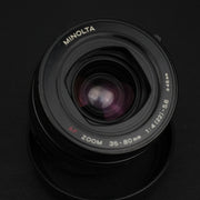 Minolta AF Zoom 35-80mm f/4-5.6: obiettivo autofocus versatile per fotocamere Sony A-mount, ideale per paesaggi, ritratti e scatti quotidiani.