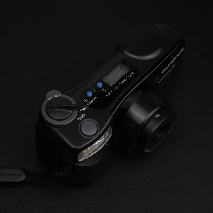 OLYMPUS SUPERZOOM 70 POINT&SHOOT 35MM SPEDIZIONE GRATIS GARANZIA SCHERMO ELETTRONICO 