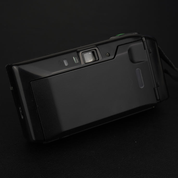 Fotocamera Yashica J-Motor vista posteriore, con mirino e controlli