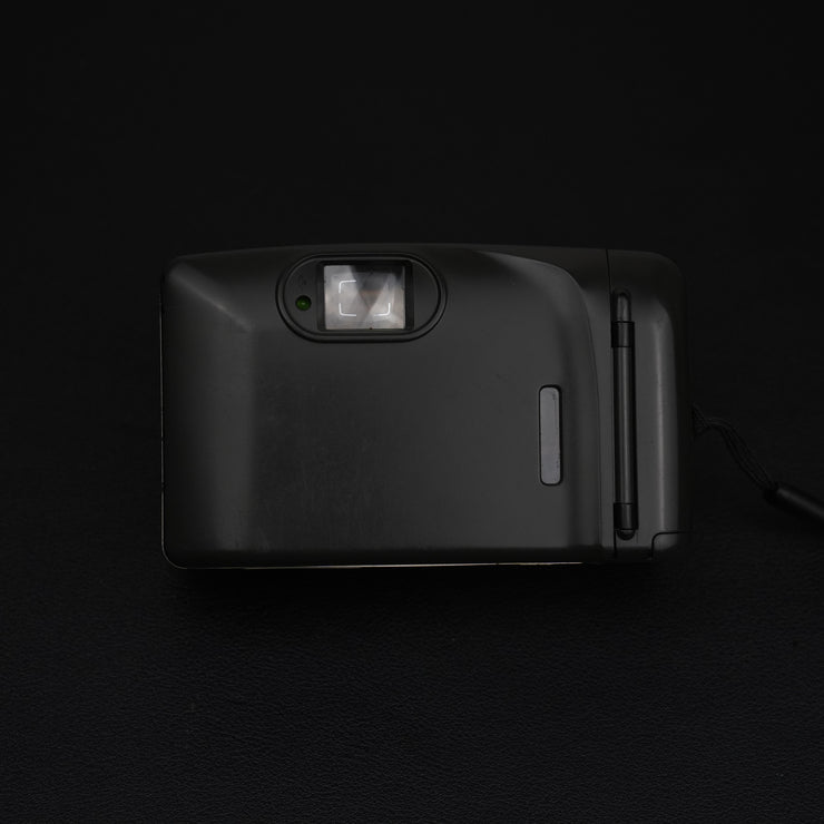 Lato posteriore della Nikon AF240SV con vano pellicola chiuso, mirino e controlli visibili