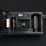 Olympus AF-1 con sportellino aperto e vano rullino visibile